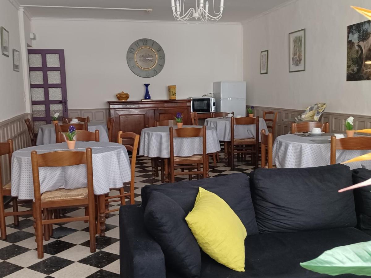 Bed and Breakfast Les Glycines Ле-Виган Экстерьер фото